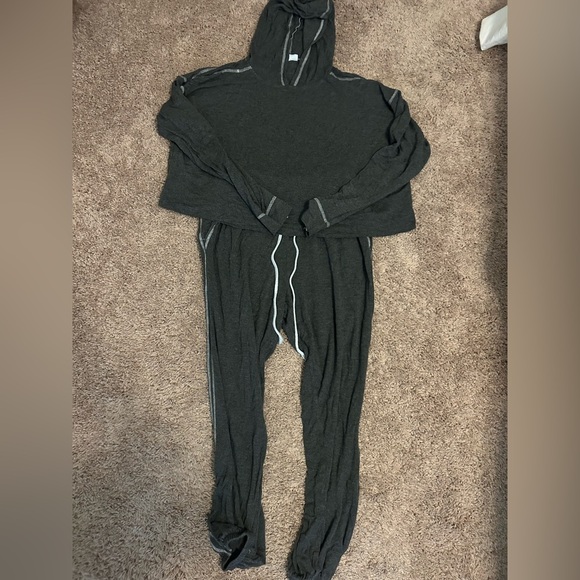 Target COLSIE dark gray cropped hooded sweatshirt and jogger sweatpants set m/l - Picture 1 of 7